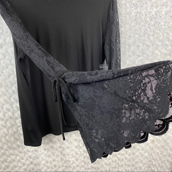 NWT Vince Camuto Lace Bell Sleeve Top Black - Picture 4 of 14